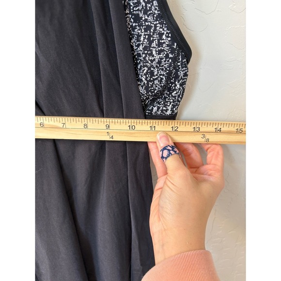 Lululemon Sz 8 Fit Physique Mesh Tank Built In Bra Top Black White Splatter - Picture 4 of 6